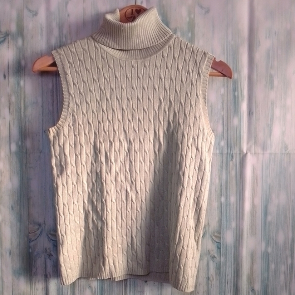 Neiman Marcus Tops - Neiman Marcus light green 90% silk turtle neck tank top medium